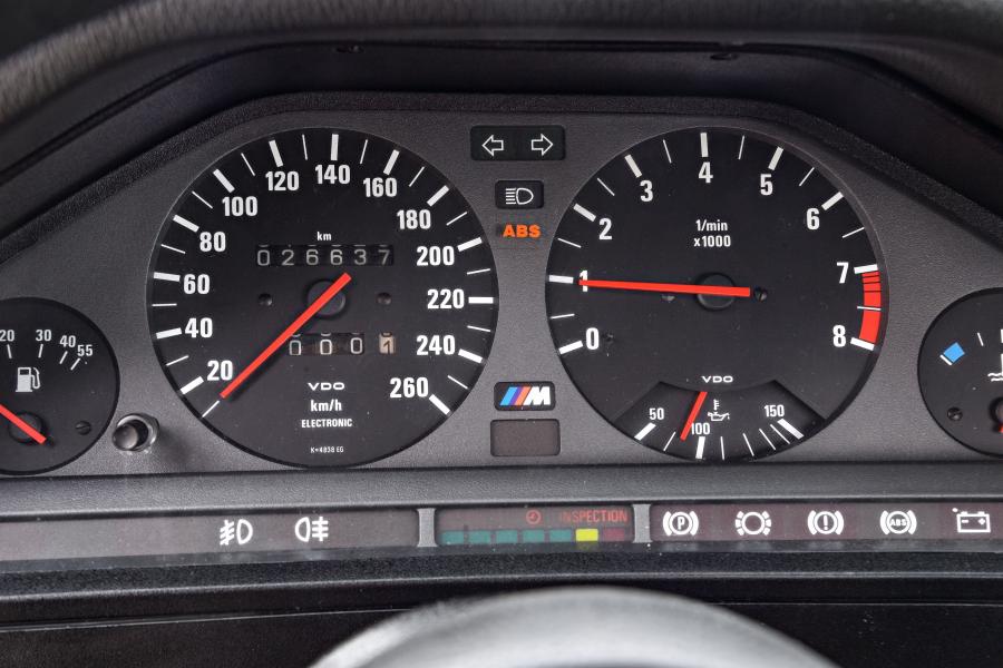 Панель приборов BMW M3 Pickup (E30) 1986 года  (фото 2 из 25)